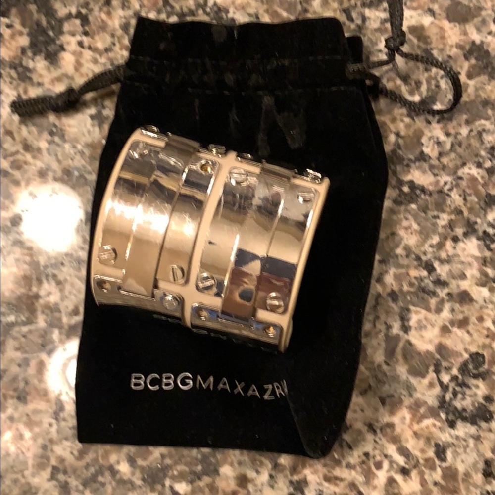 BCBG METAL SILVER PLATED CUFF BRACELET